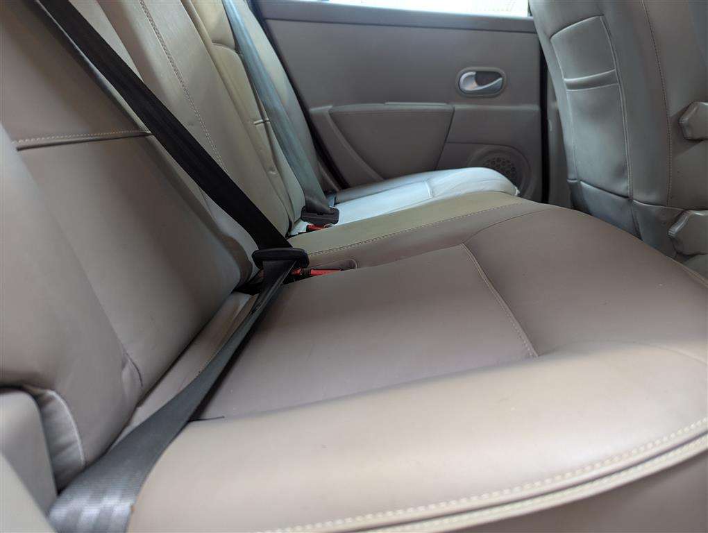 <p>2010 RENAULT CLIO INITIALE T-TOM VVT AUTO</p>