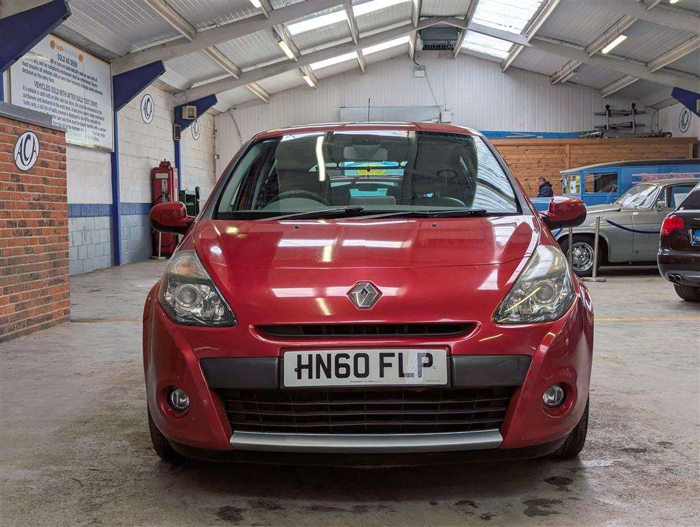 <p>2010 RENAULT CLIO INITIALE T-TOM VVT AUTO</p>