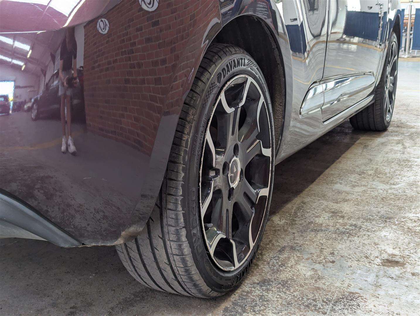 <p>2015 DS DS3 DSTYLE PURETECH</p>
