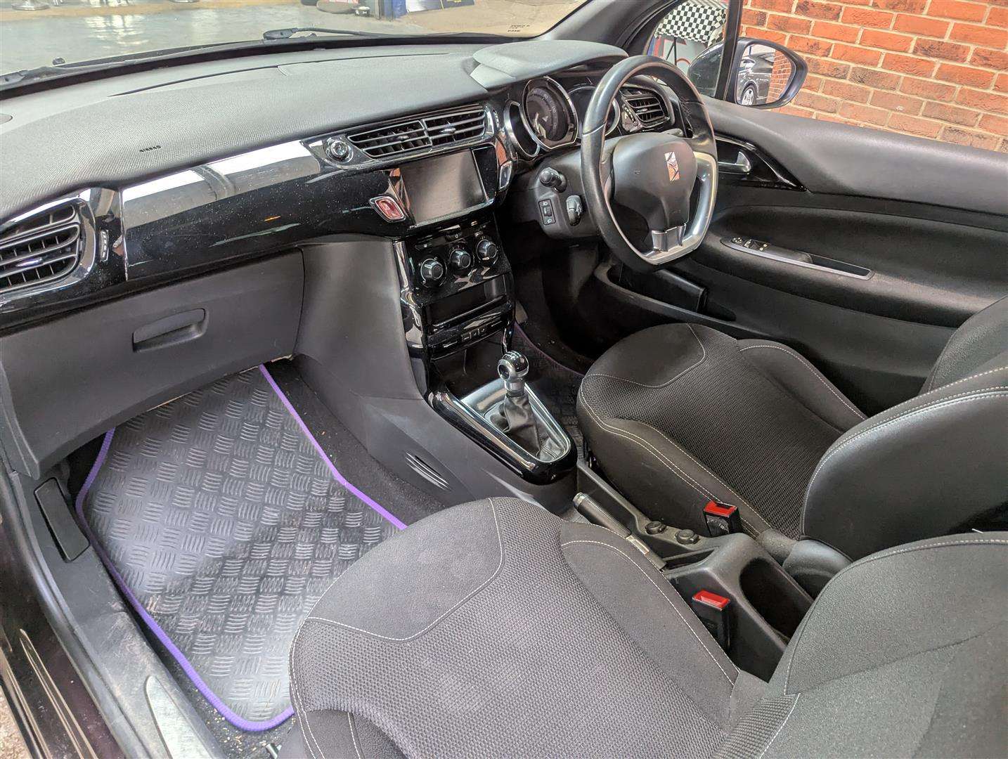 <p>2015 DS DS3 DSTYLE PURETECH</p>