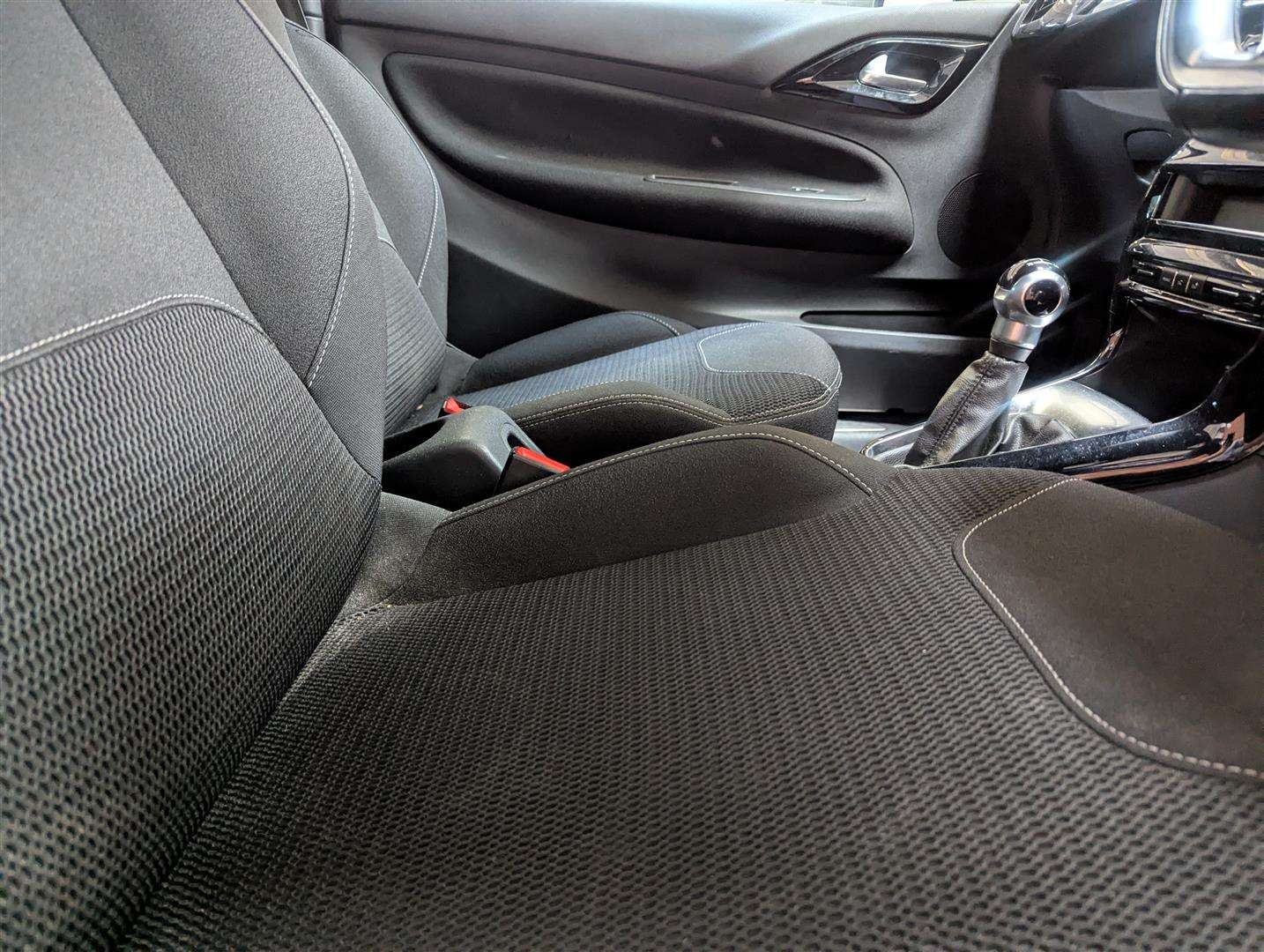 <p>2015 DS DS3 DSTYLE PURETECH</p>