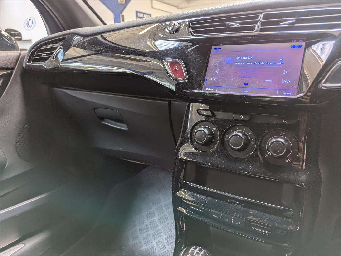 <p>2015 DS DS3 DSTYLE PURETECH</p>