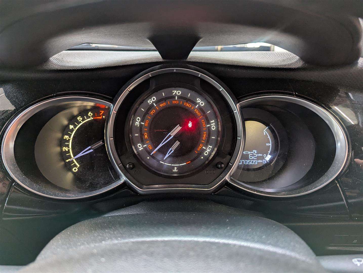 <p>2015 DS DS3 DSTYLE PURETECH</p>