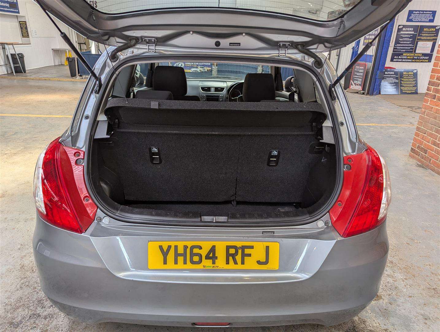 <p>2014 SUZUKI SWIFT SZ2</p>