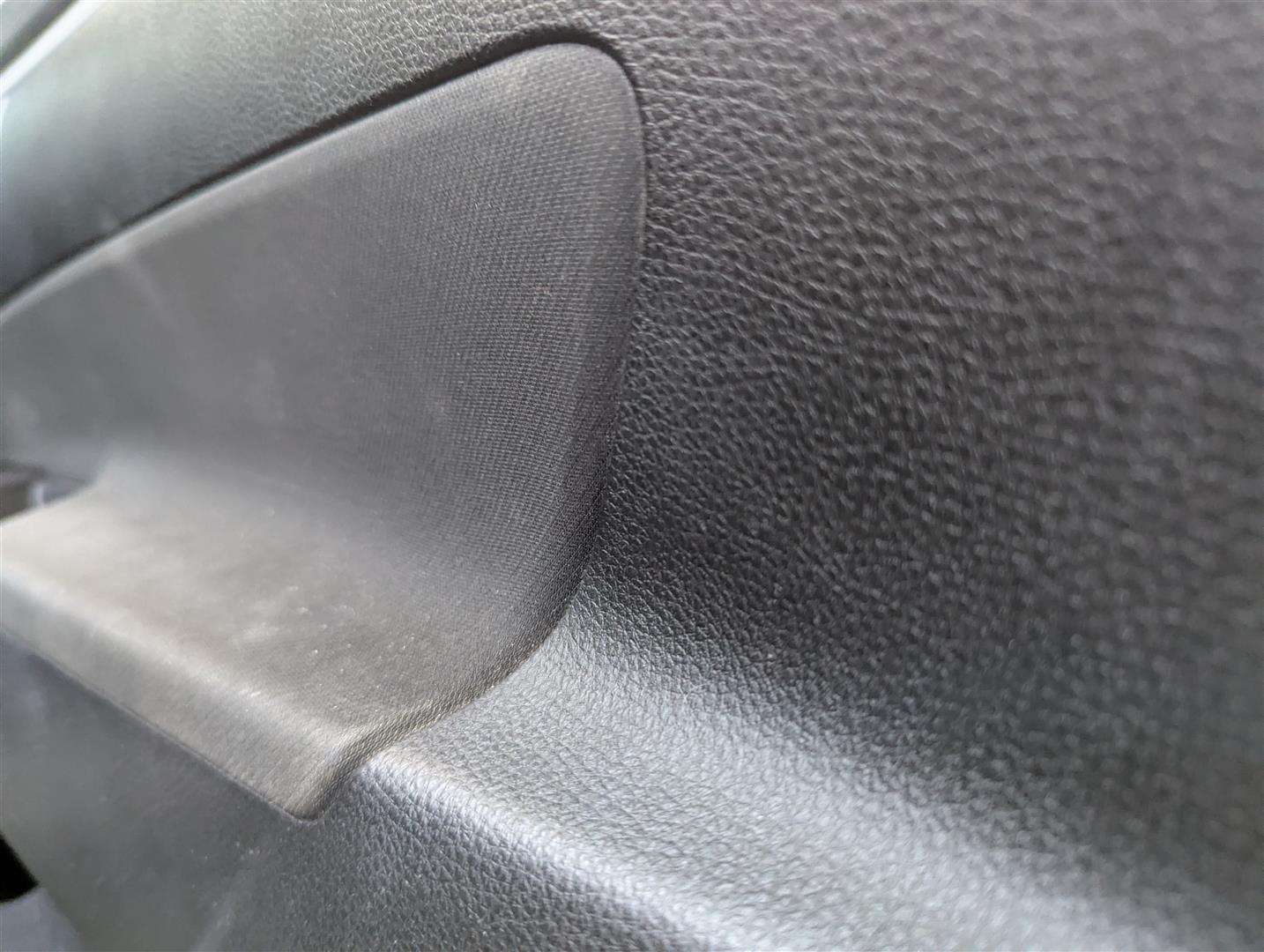 <p>2014 SUZUKI SWIFT SZ2</p>