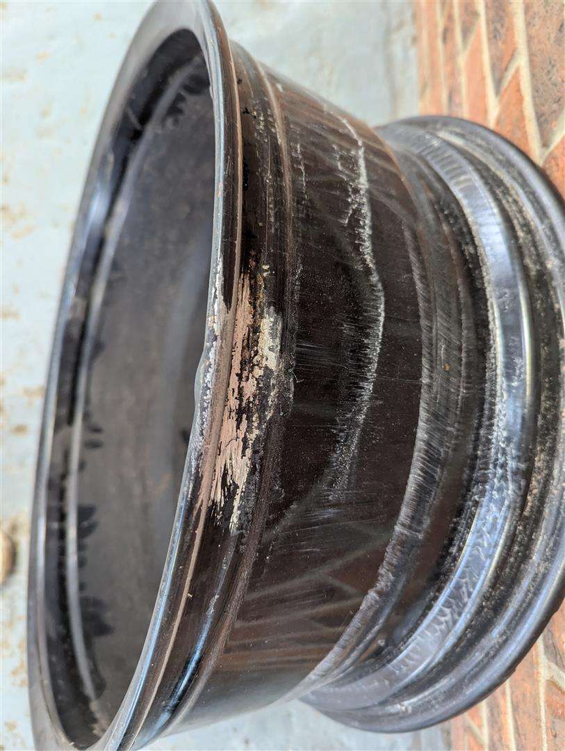 <p>19" ALLOYS</p>