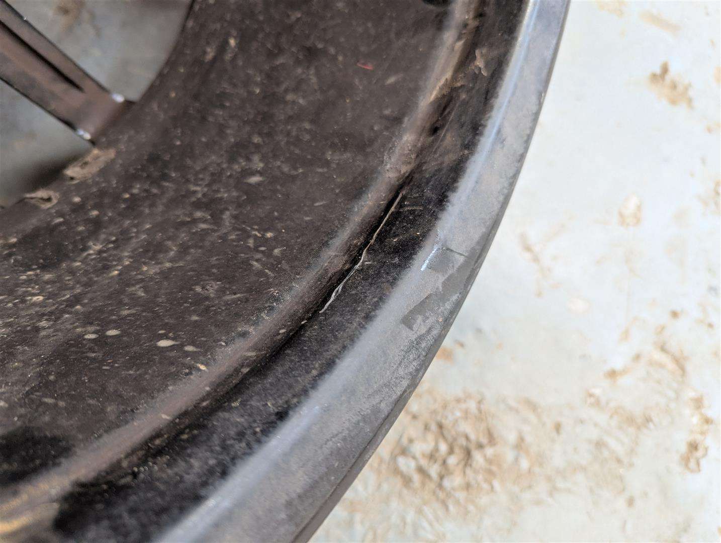 <p>19" ALLOYS</p>