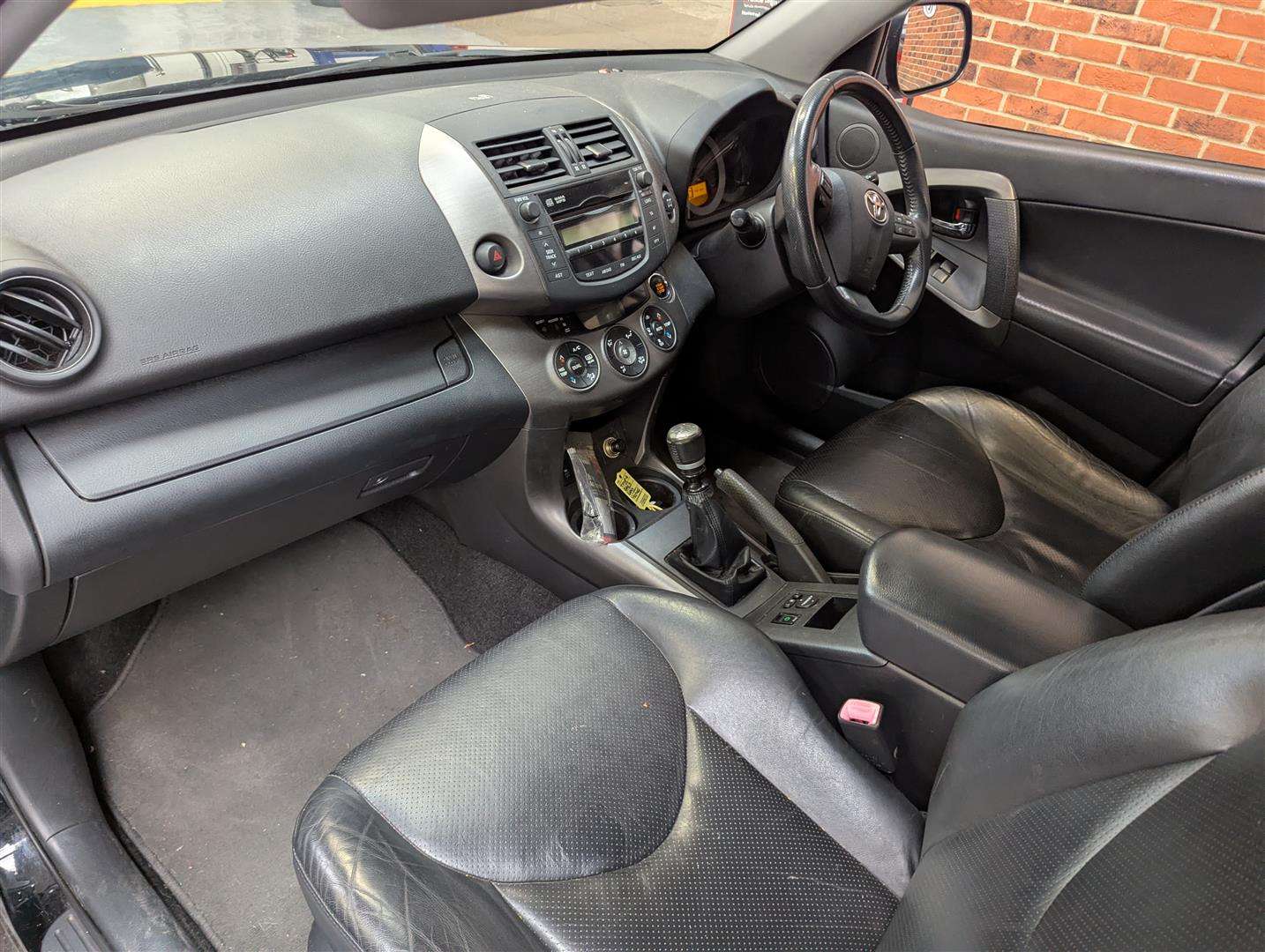 <p>2009 TOYOTA RAV4 XT-R D-4D</p>