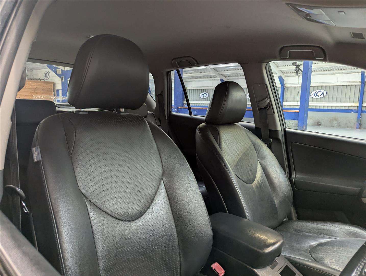 <p>2009 TOYOTA RAV4 XT-R D-4D</p>