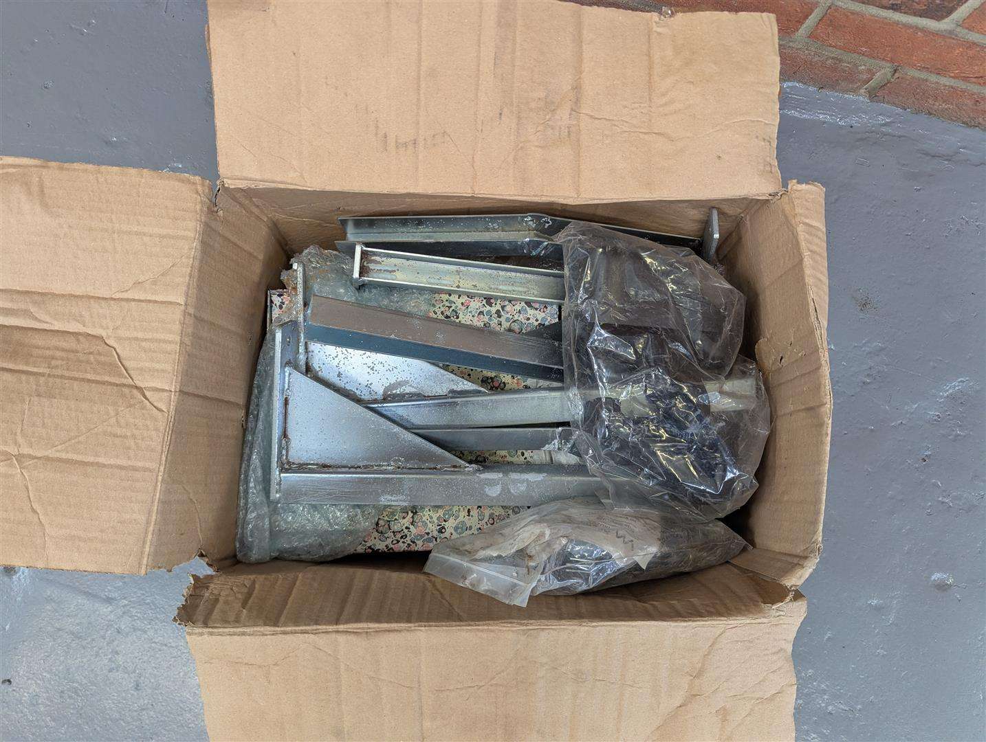 <p>CAR PARTS</p>