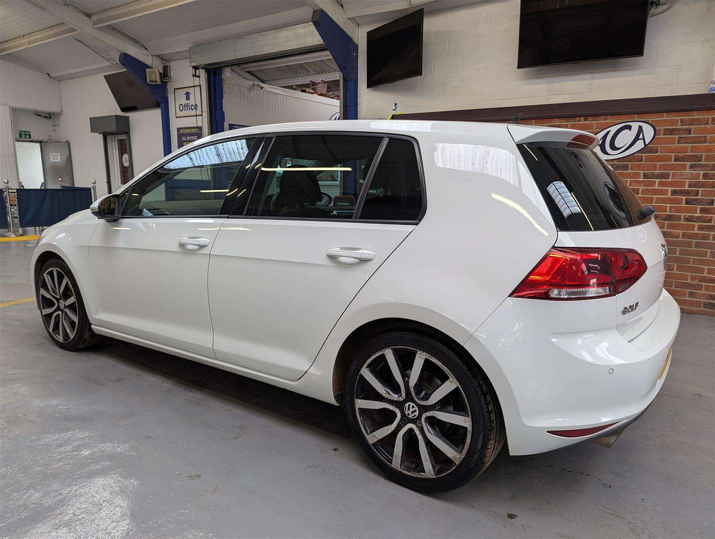 <p>2013 VOLKSWAGEN GOLF GT BLUEMOTION TECH T</p>