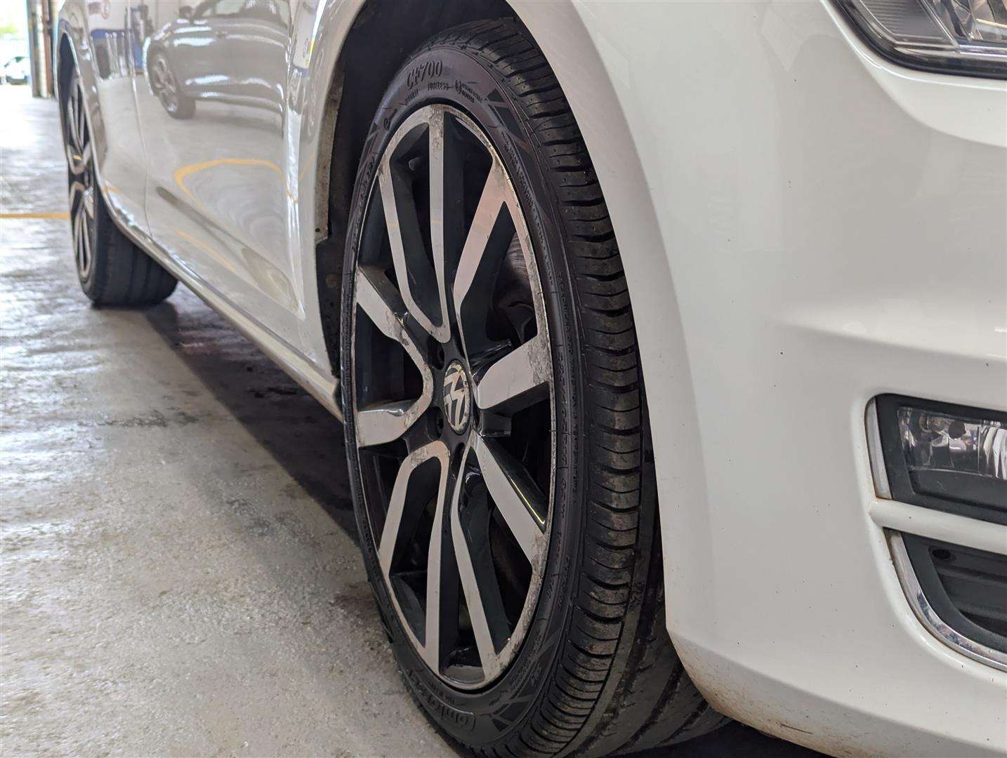 <p>2013 VOLKSWAGEN GOLF GT BLUEMOTION TECH T</p>