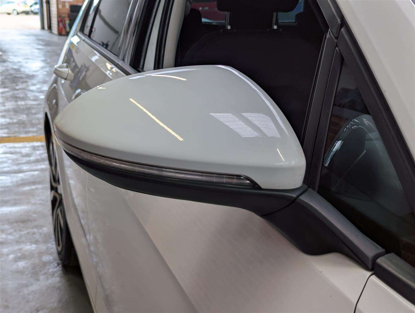 <p>2013 VOLKSWAGEN GOLF GT BLUEMOTION TECH T</p>