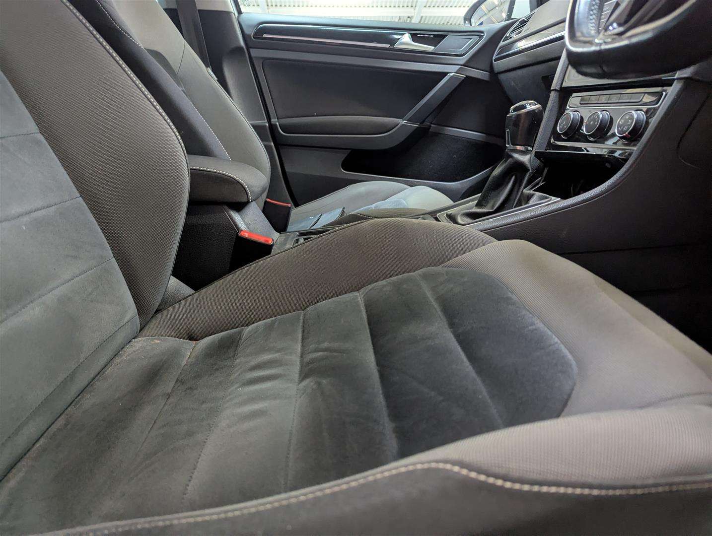 <p>2013 VOLKSWAGEN GOLF GT BLUEMOTION TECH T</p>