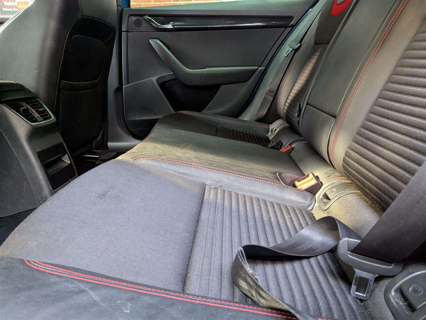 <p>2015 SKODA OCTAVIA VRS TDI CR</p>