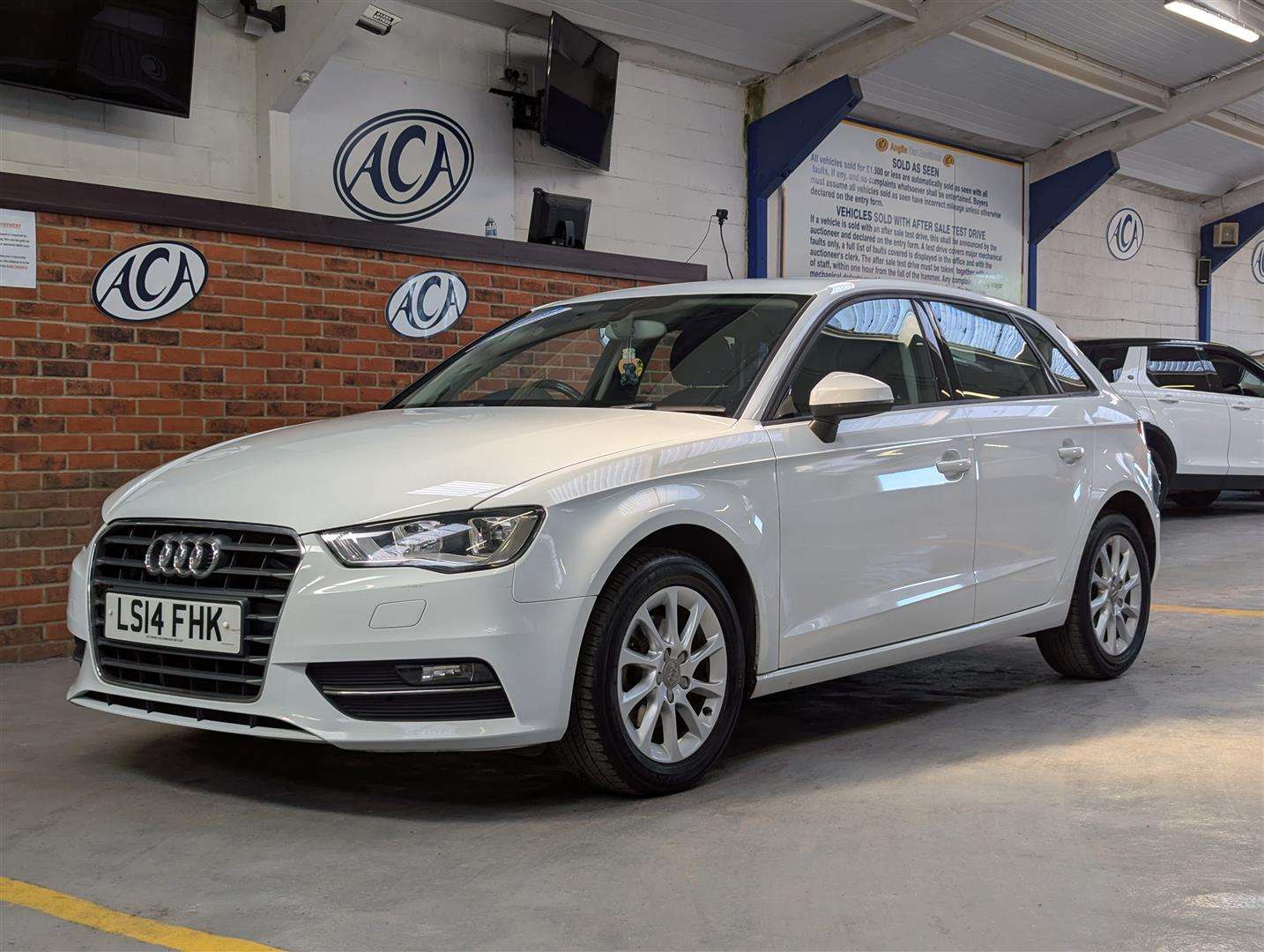 <p>2014 AUDI A3 SE TFSI</p>