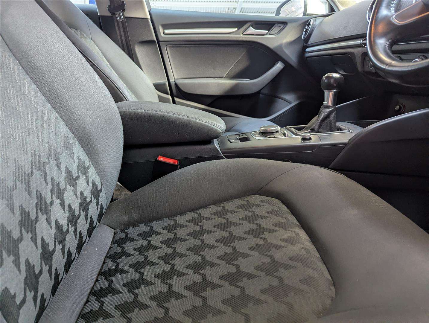 <p>2014 AUDI A3 SE TFSI</p>