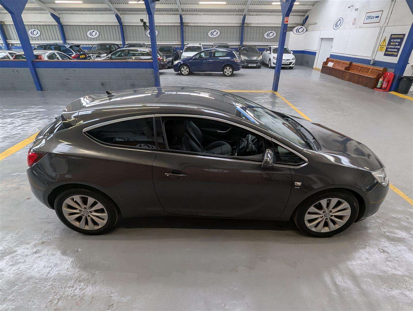 <p>2013 VAUXHALL ASTRA GTC SRI CDTI S/S</p>