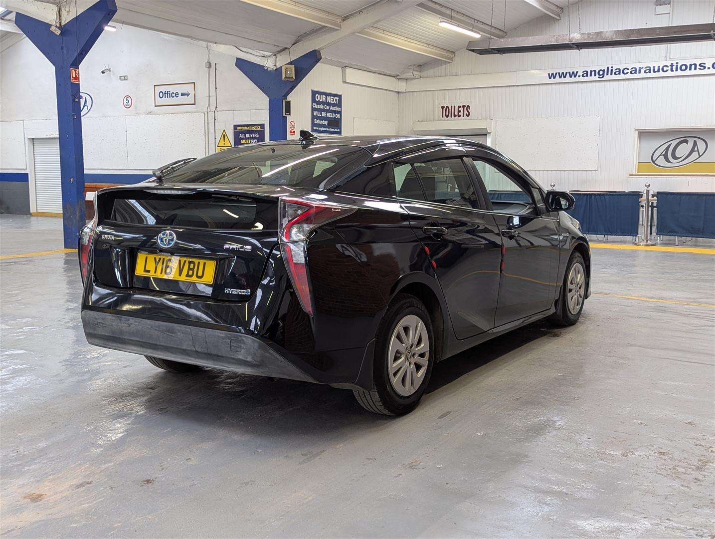 <p>2016 TOYOTA PRIUS ACTIVE VVT-I CVT</p>