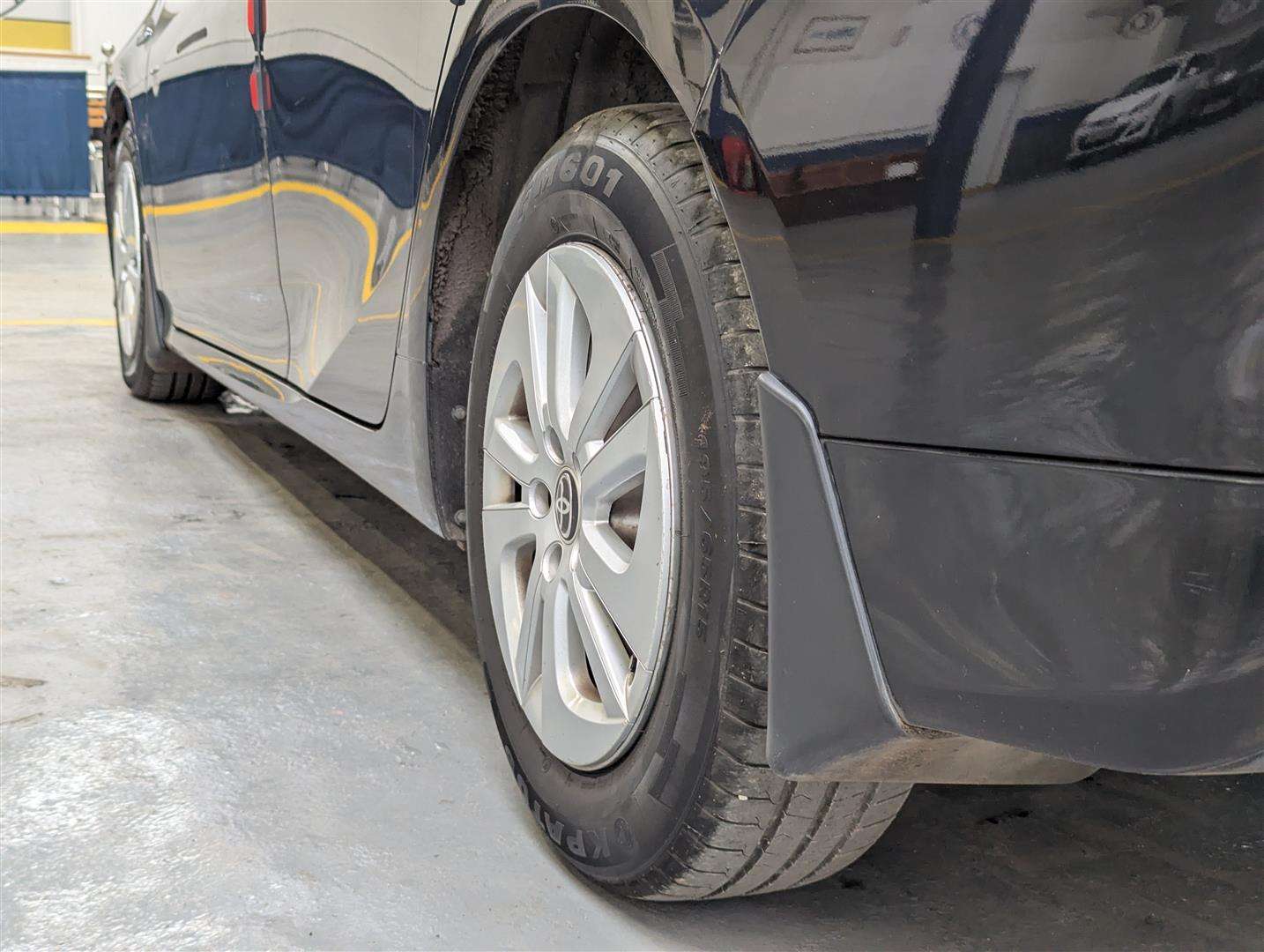 <p>2016 TOYOTA PRIUS ACTIVE VVT-I CVT</p>