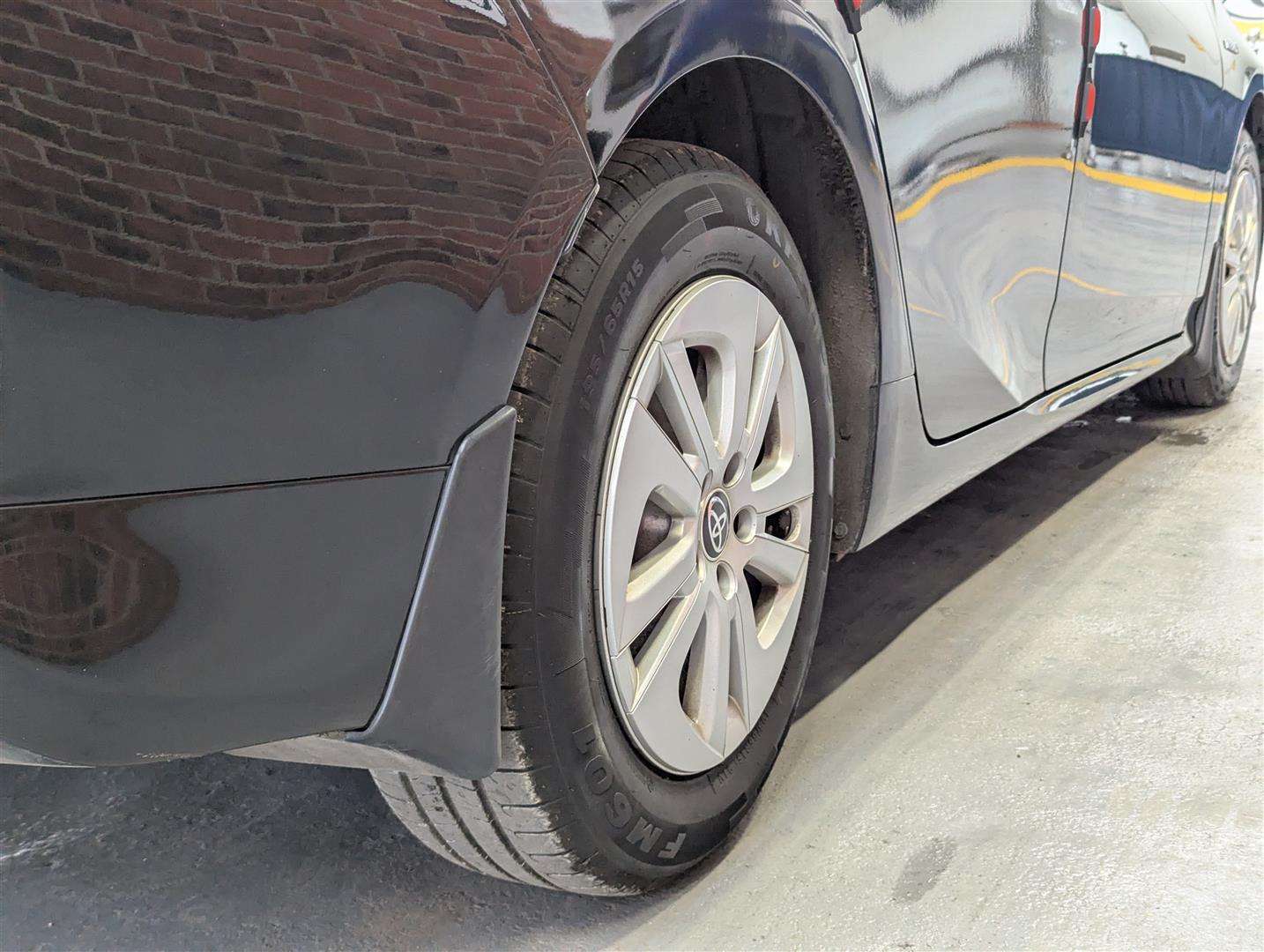 <p>2016 TOYOTA PRIUS ACTIVE VVT-I CVT</p>