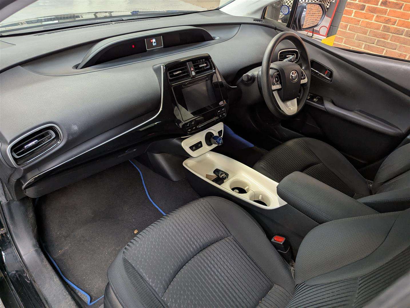 <p>2016 TOYOTA PRIUS ACTIVE VVT-I CVT</p>