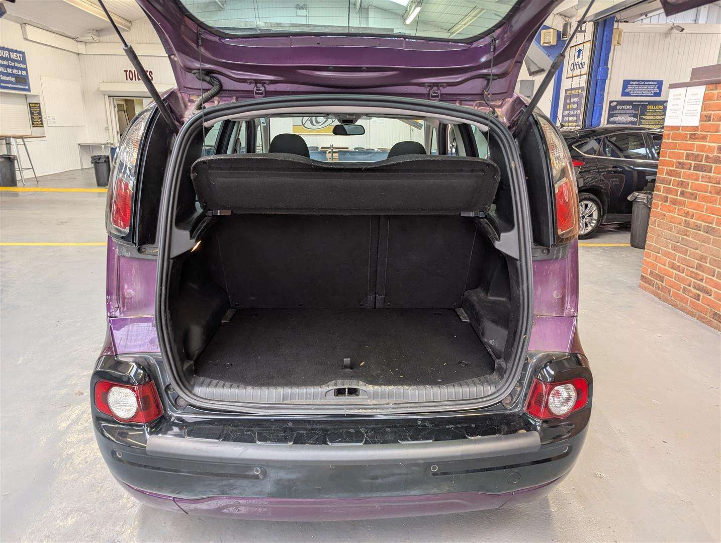 <p>2016 CITROEN C3 PICASSO PLATINUM BLUEH</p>