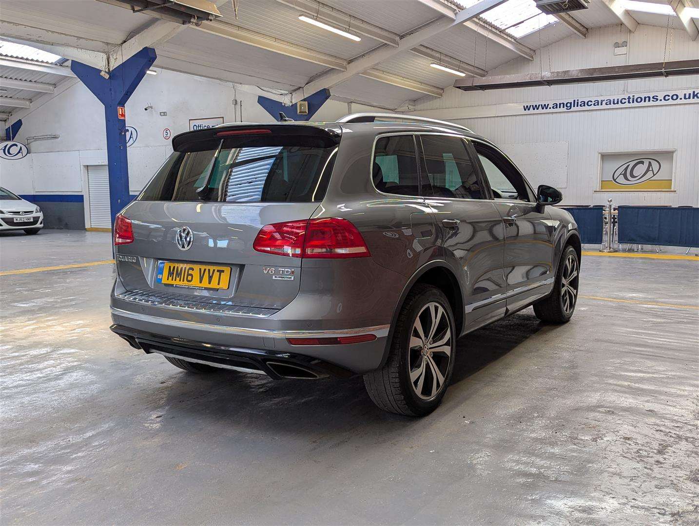 <p>2016 VOLKSWAGEN TOUAREG V6 R-LINE TDI BMT</p>
