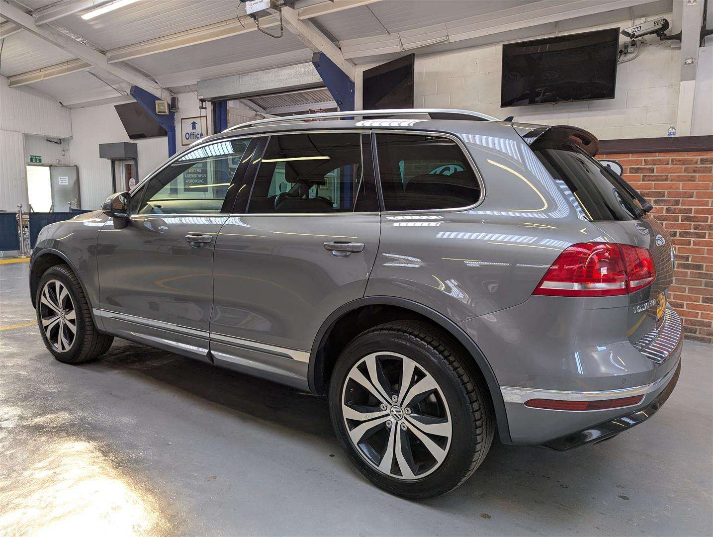 <p>2016 VOLKSWAGEN TOUAREG V6 R-LINE TDI BMT</p>