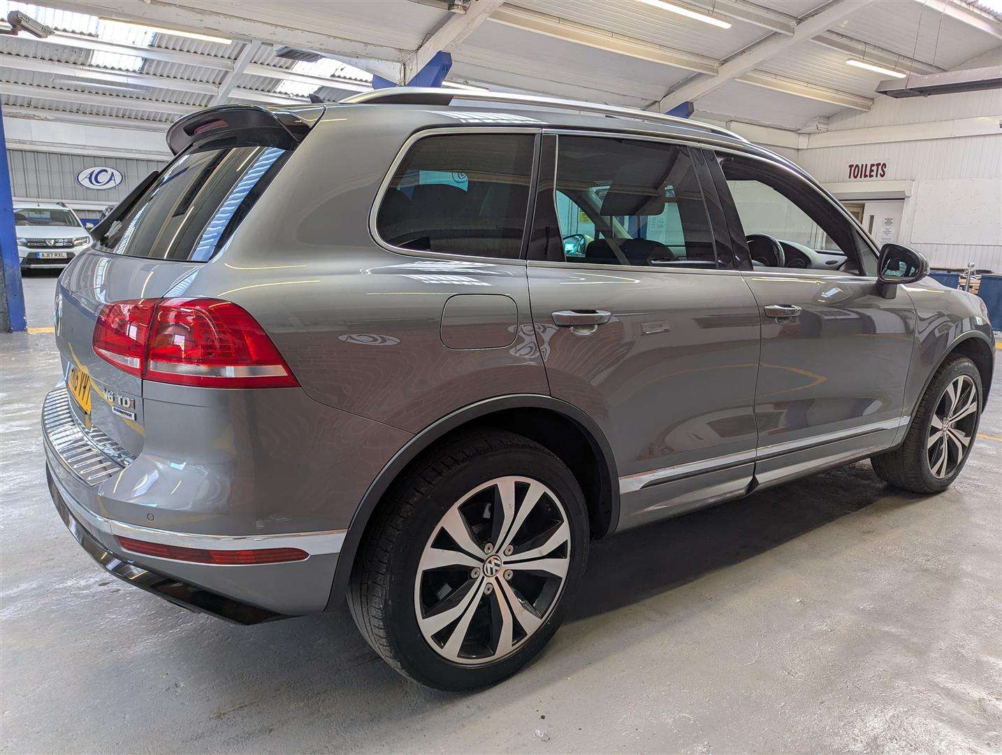 <p>2016 VOLKSWAGEN TOUAREG V6 R-LINE TDI BMT</p>