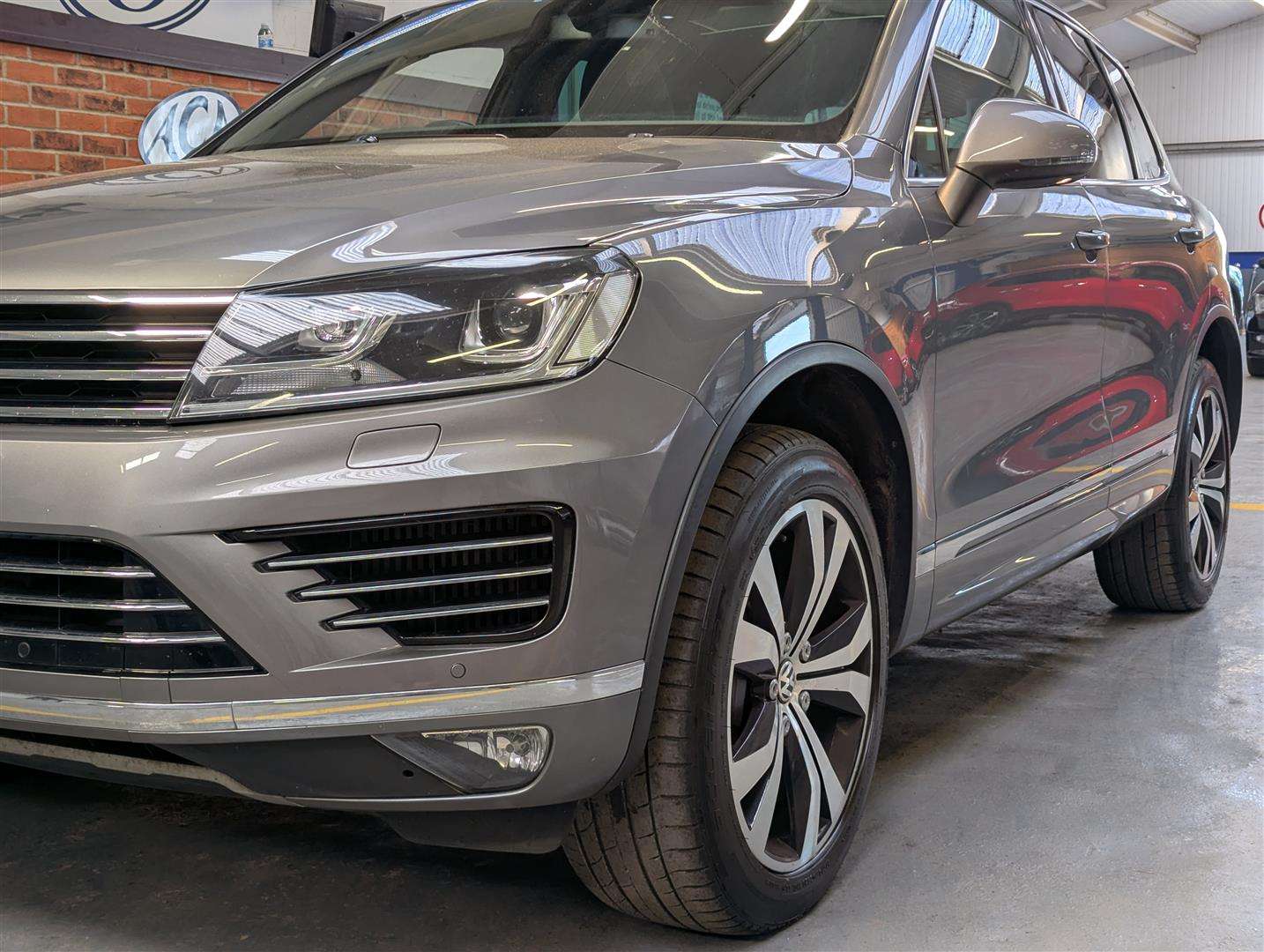 <p>2016 VOLKSWAGEN TOUAREG V6 R-LINE TDI BMT</p>