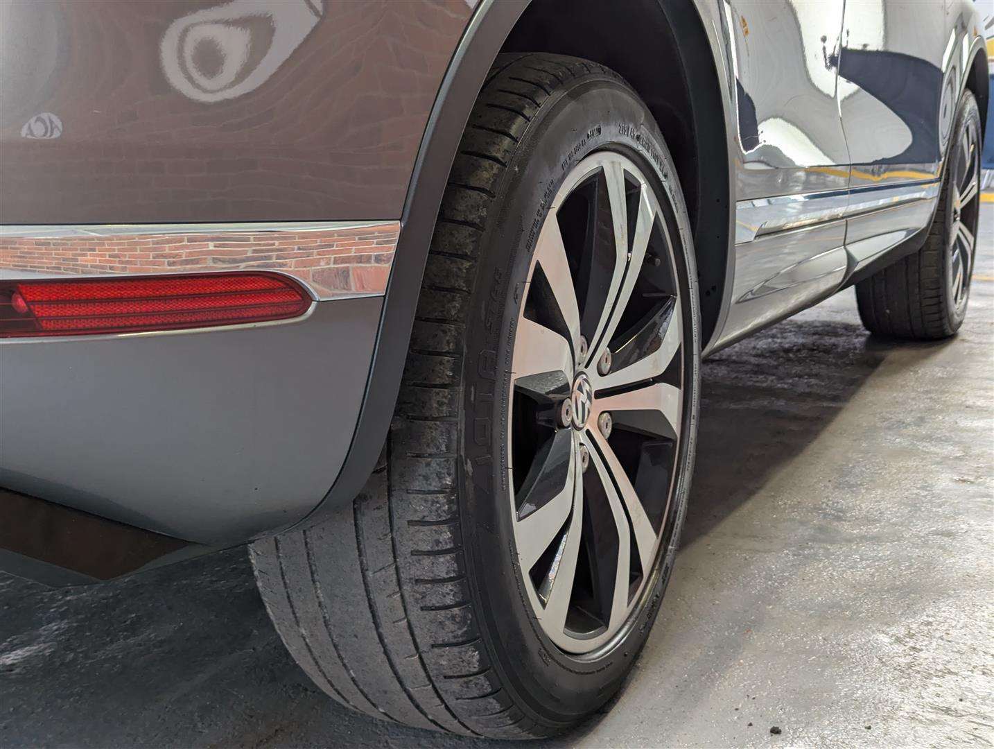 <p>2016 VOLKSWAGEN TOUAREG V6 R-LINE TDI BMT</p>