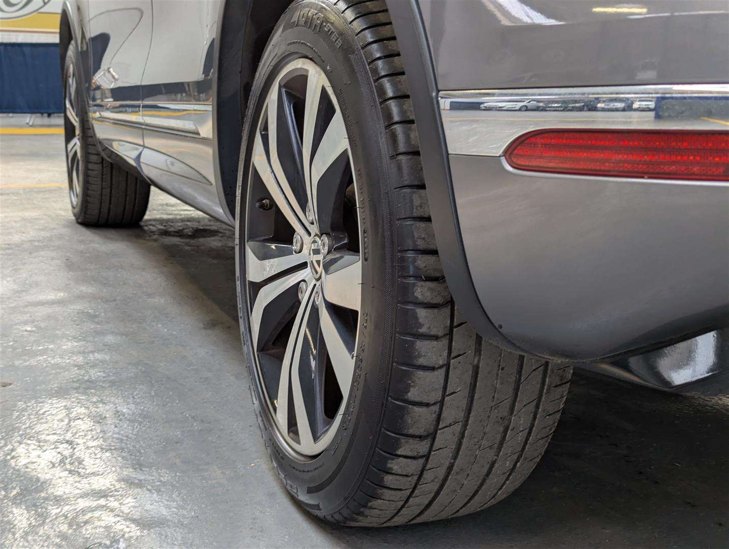 <p>2016 VOLKSWAGEN TOUAREG V6 R-LINE TDI BMT</p>