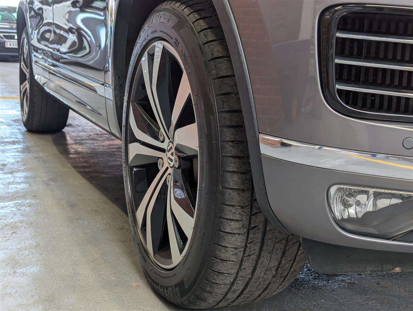<p>2016 VOLKSWAGEN TOUAREG V6 R-LINE TDI BMT</p>