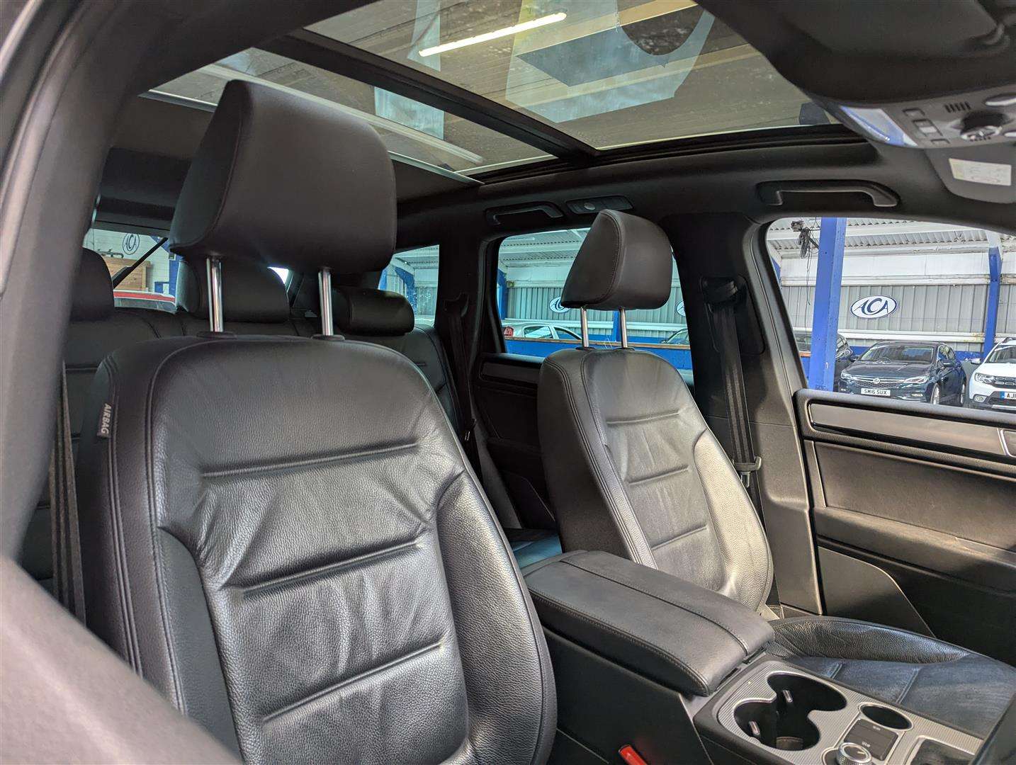 <p>2016 VOLKSWAGEN TOUAREG V6 R-LINE TDI BMT</p>