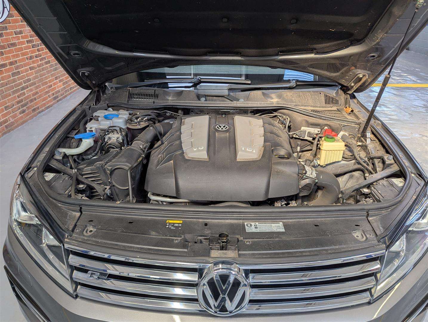 <p>2016 VOLKSWAGEN TOUAREG V6 R-LINE TDI BMT</p>