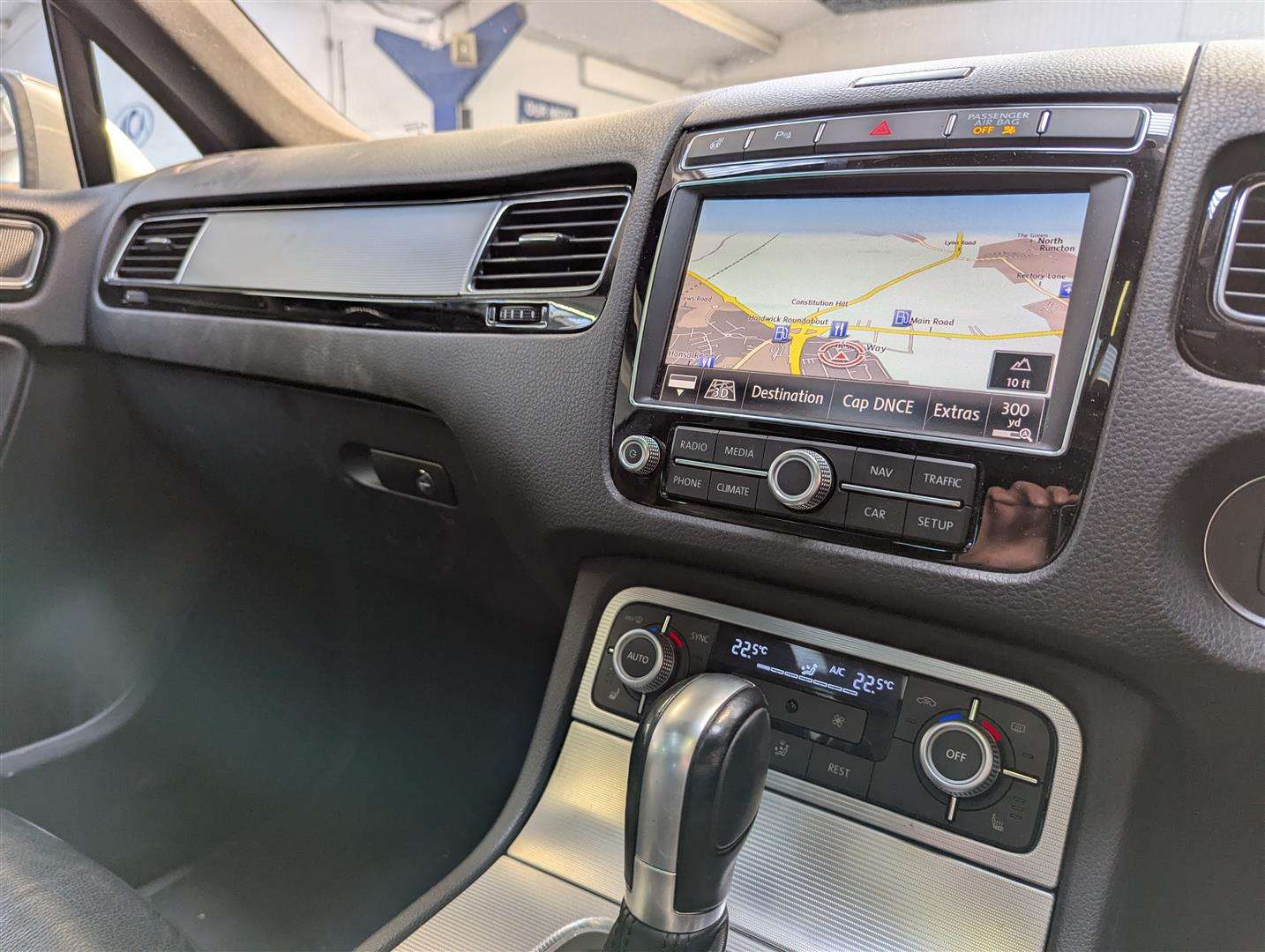 <p>2016 VOLKSWAGEN TOUAREG V6 R-LINE TDI BMT</p>