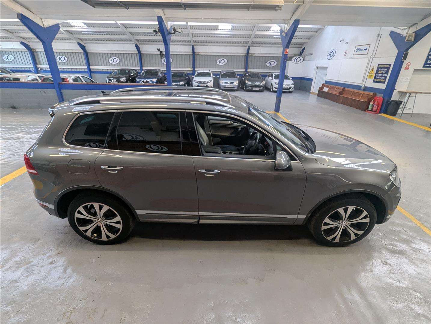 <p>2016 VOLKSWAGEN TOUAREG V6 R-LINE TDI BMT</p>