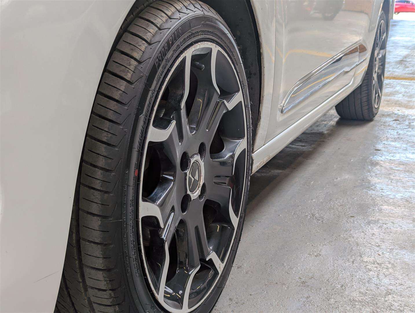 <p>2016 DS DS3 ELEGANCE BLUEHDI S/S</p>