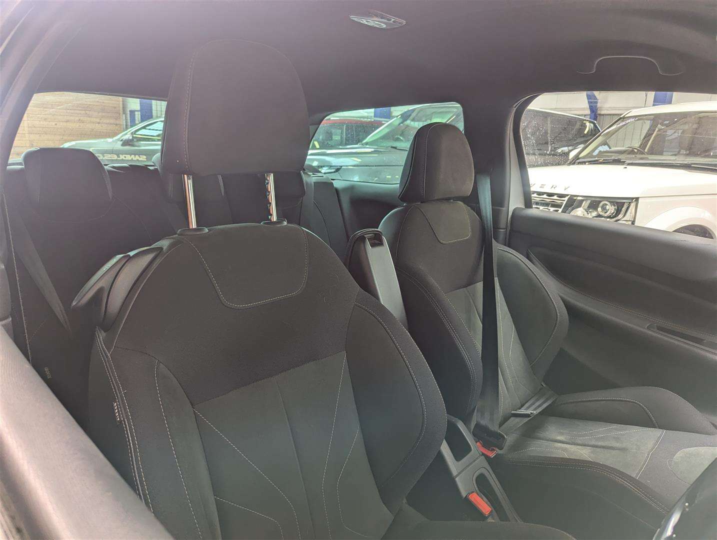 <p>2016 DS DS3 ELEGANCE BLUEHDI S/S</p>
