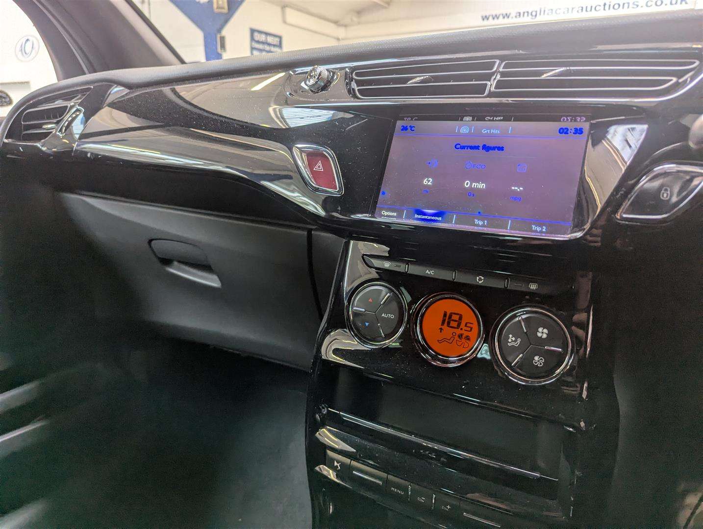 <p>2016 DS DS3 ELEGANCE BLUEHDI S/S</p>