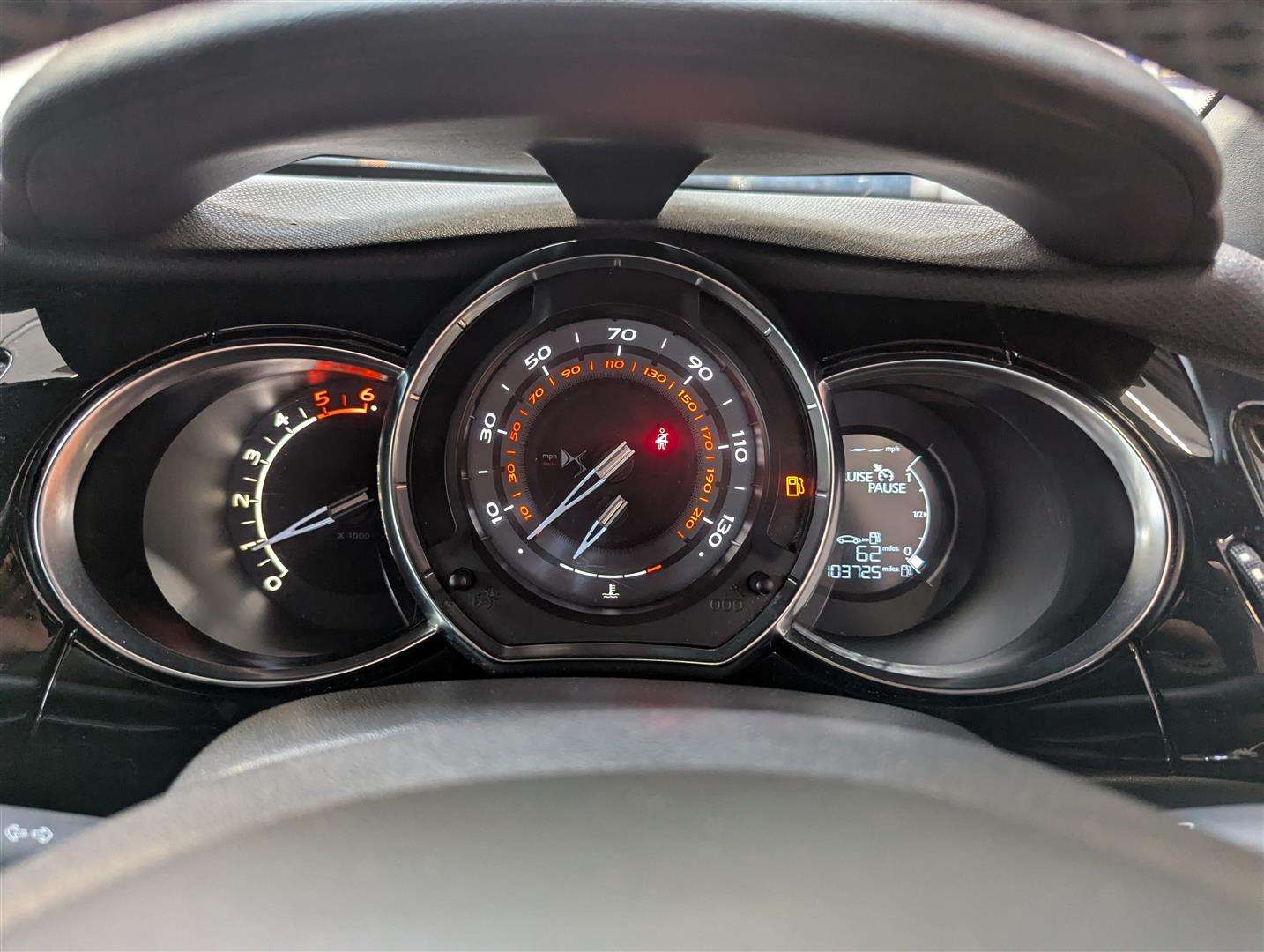 <p>2016 DS DS3 ELEGANCE BLUEHDI S/S</p>