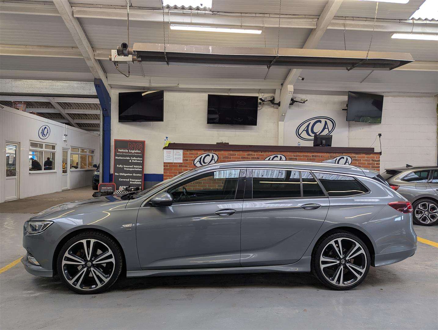<p>2018 VAUXHALL INSIGNIA SRI VX-LINE NAV</p>