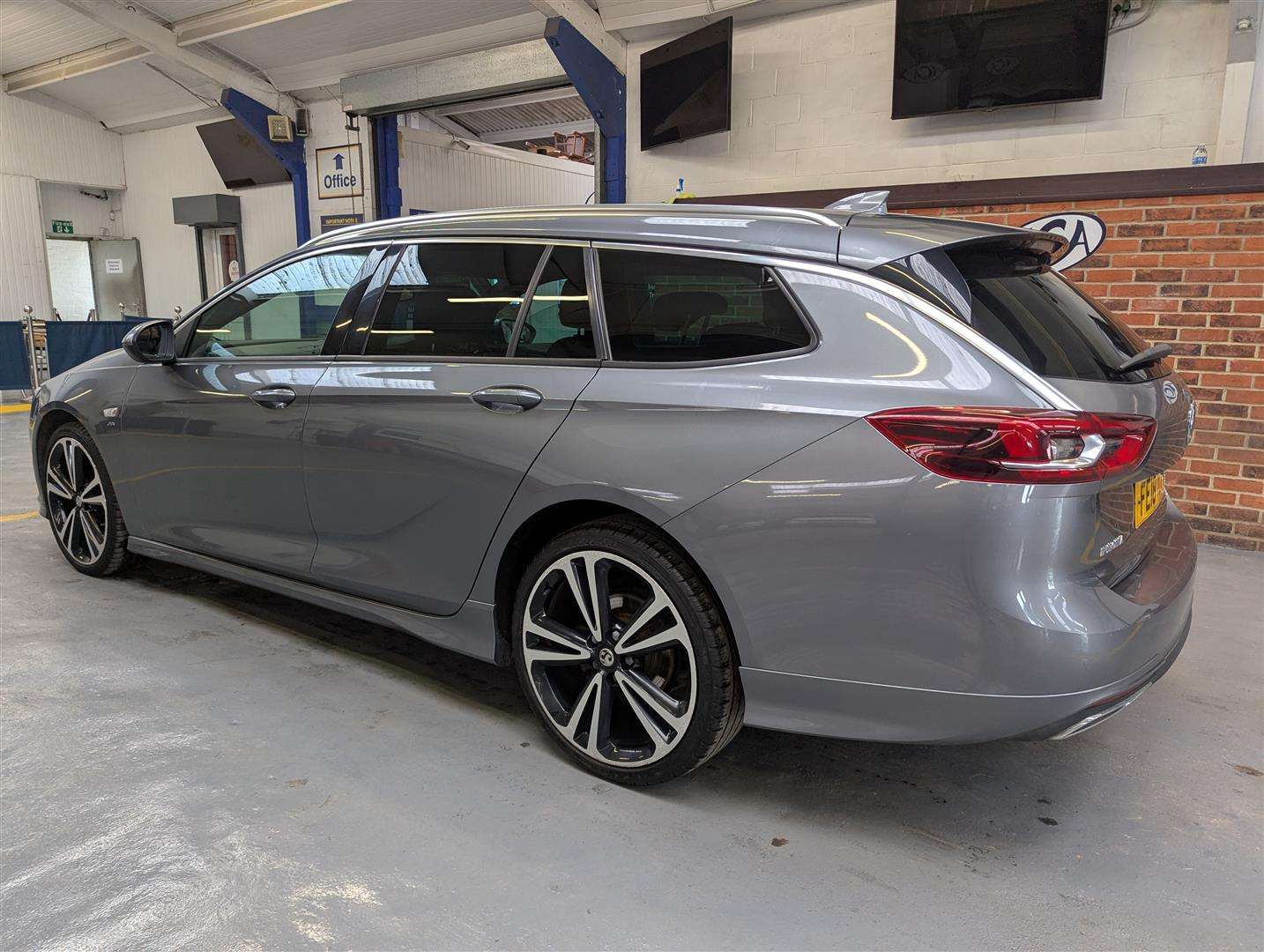 <p>2018 VAUXHALL INSIGNIA SRI VX-LINE NAV</p>
