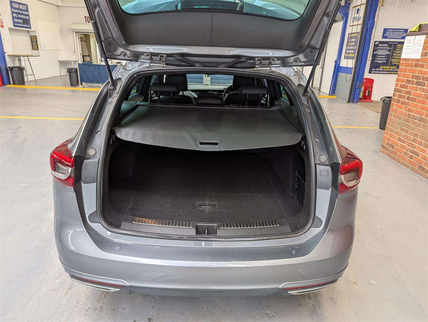 <p>2018 VAUXHALL INSIGNIA SRI VX-LINE NAV</p>