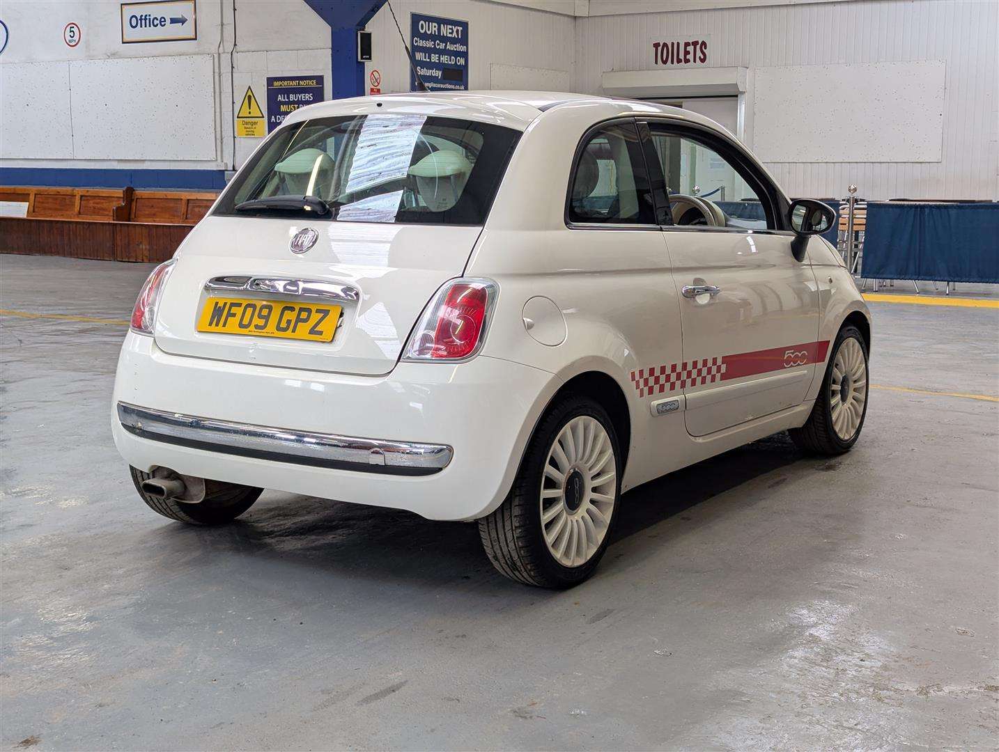 <p>2009 FIAT 500 LOUNGE</p>