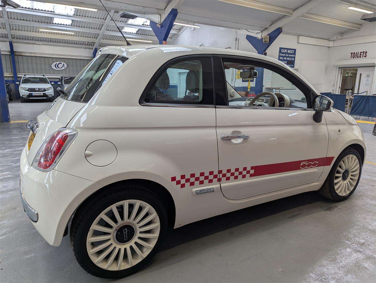 <p>2009 FIAT 500 LOUNGE</p>
