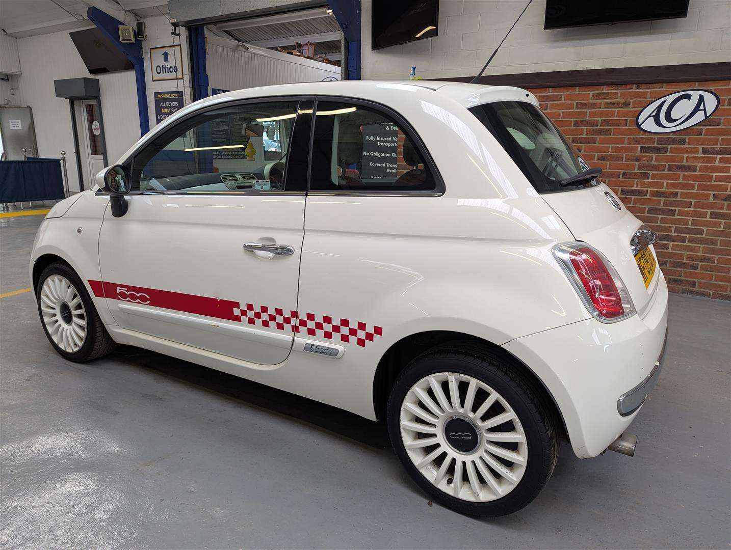 <p>2009 FIAT 500 LOUNGE</p>