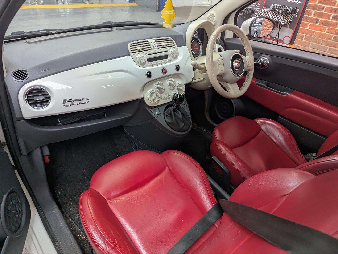 <p>2009 FIAT 500 LOUNGE</p>