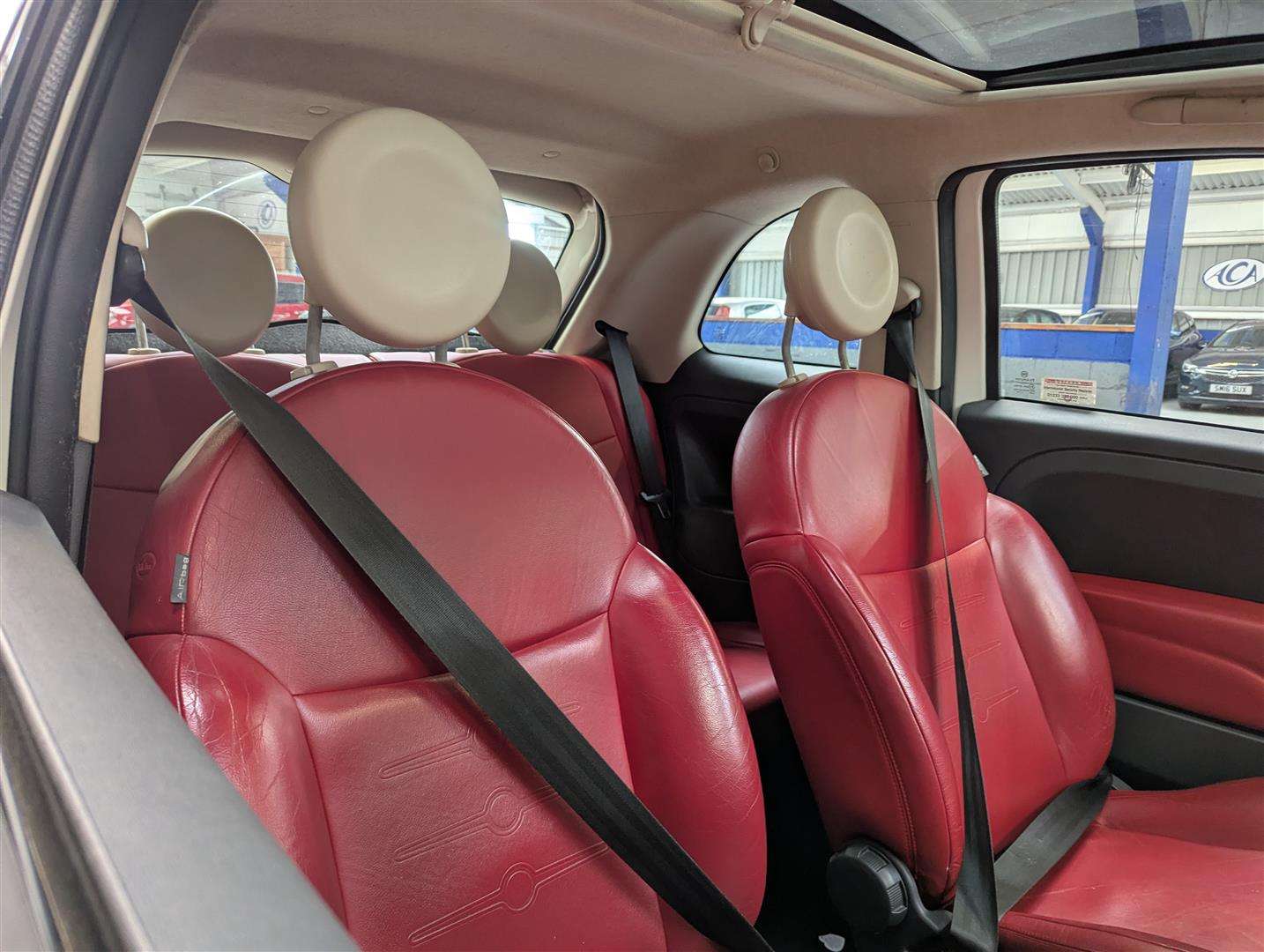 <p>2009 FIAT 500 LOUNGE</p>